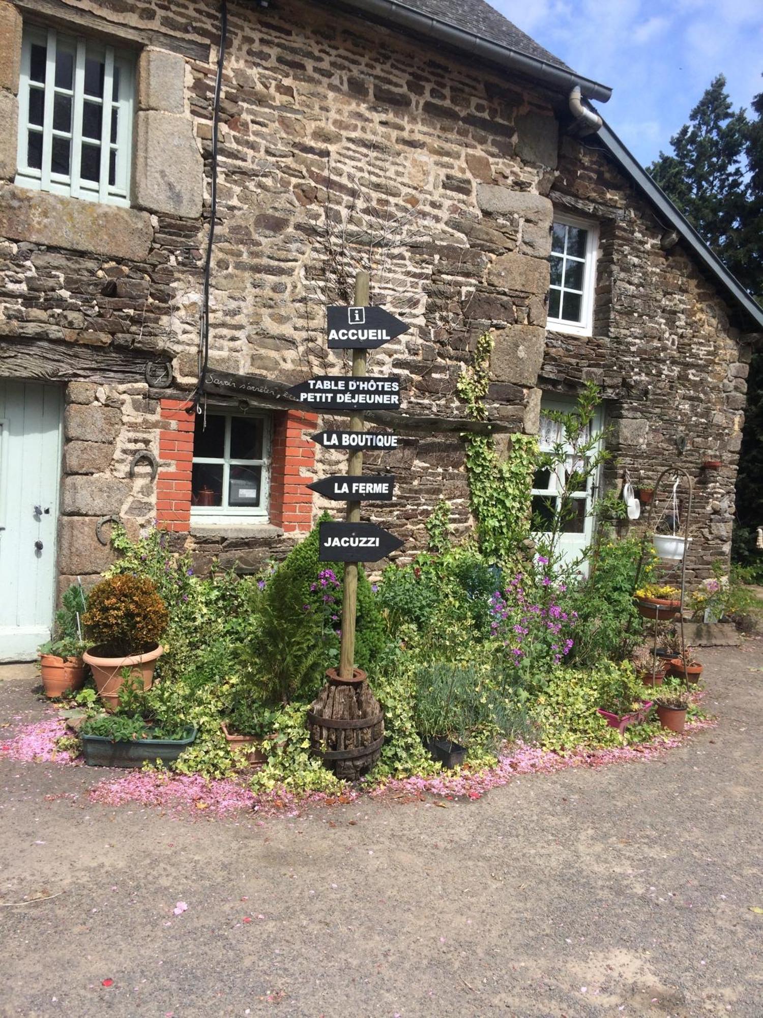 Le Teilleul Ferme De La Gortiere Bed & Breakfast エクステリア 写真